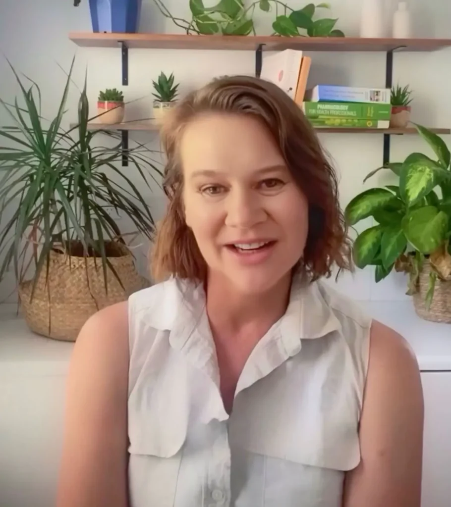 Sonya Thorn Gut Health Detective Naturopath in her clinic sharing her gut health wellbeing approach